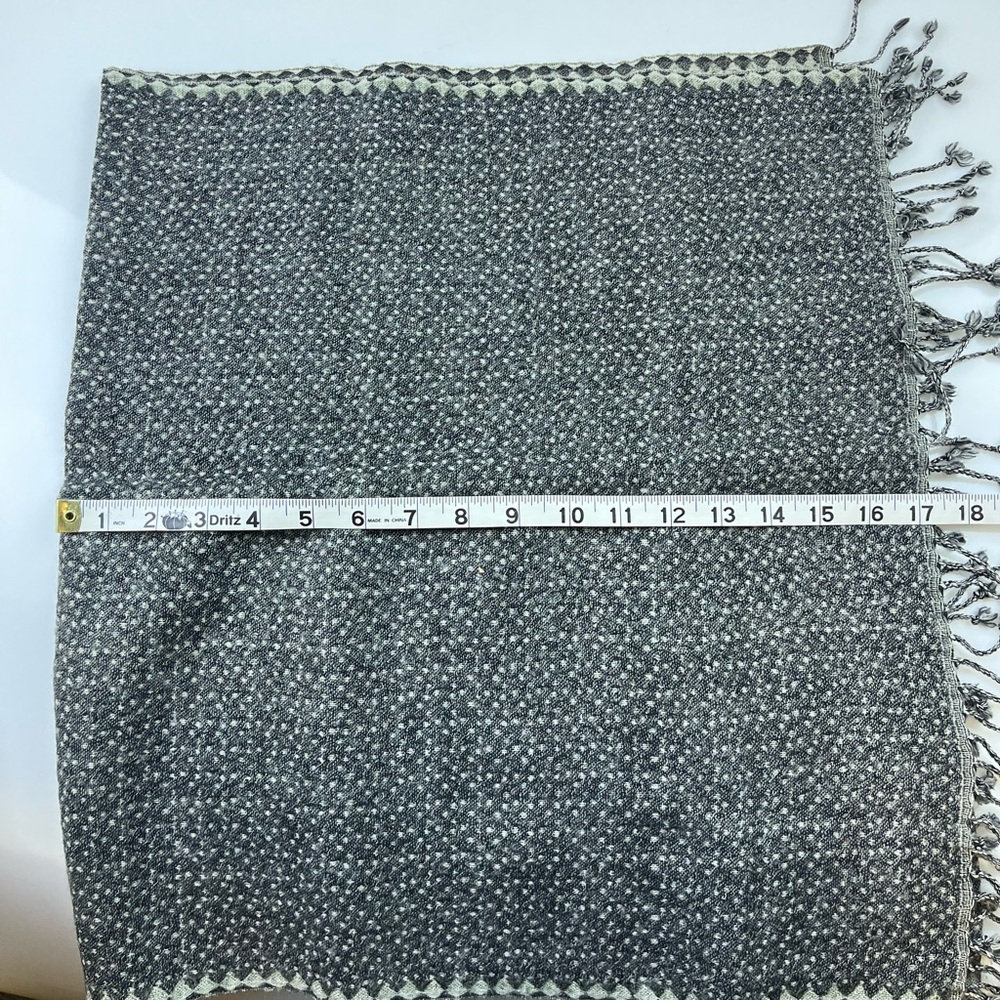 Sfera Warm Knit Shawl N245-36 - Picture 5 of 6